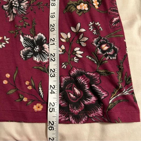 Ann Taylor LOFT Outlet Women XS Fuschia Long Sleeve Button Henley Floral Top - Picture 8 of 8